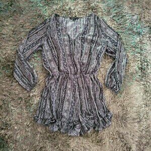Women's LIVING DOLL Romper Shorts V-Neck Long Sleeve Sz XL Black White EUC